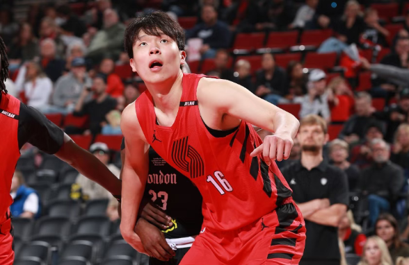 高效输出 13+4+4！杨瀚森状态焕然一新 外媒调侃有望拿下 MVP